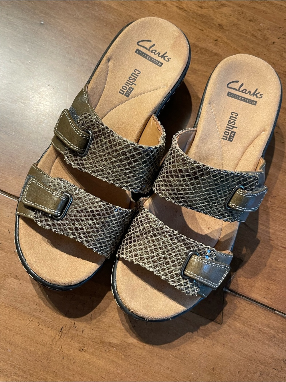 Clarks Women’s Olive Green Mesh Double-Strap Slide Sandals size 6